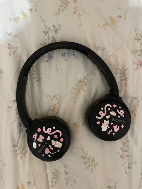 Headphones Deco, Sony Earphones, Headphone Decoration, Cute Headphones, Cute School Stationary, Sony Headphones, Headphones Design, Black Headphones, Gadgets And Gizmos