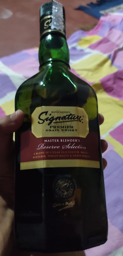 Alchole Bottle Snap, Vodka Bottle Aesthetic, Daru Bottle Drinks, Whiskey Snap, Signature Whisky, Wine Bottle Aesthetic, Drinks Snap, Drink Snap, Koushani Mukherjee