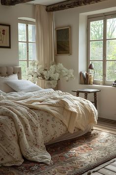 Bedroom Ideas Old Fashion, Earthy Cottage Bedroom, Elegant And Cozy Bedroom, French Theme Bedroom, Vintage Cottage Core Bedroom Ideas, Italian Cottage Bedroom, Cosy Bedroom Design, Vintage Bedroom Inspirations, Cottagecore Master Bed