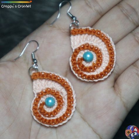 Crochet Seashell, Felt Accessories, Crochet Jewlery, Jewelry Crochet, Earrings Tutorial, Crochet Jewelry Patterns, Crochet Earrings Pattern, Seashell Earrings, Crochet Inspo