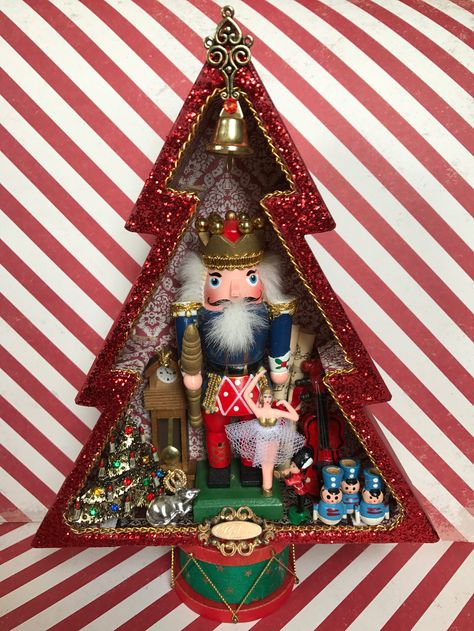 Nutcracker Diorama, Christmas Dioramas, Christmas Decor Mid Century, Nutcracker Tea Party, Tart Tin Ornaments, Christmas Gift Exchange Ideas, Nutcracker Decorations, Rin Tin Tin, Nutcracker Crafts