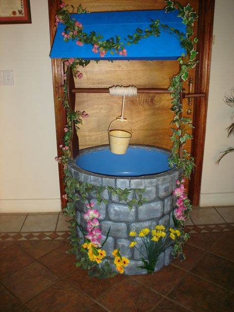 Wishing Well made from a plastic basin, old broom handel, hardboard, wire mesh, cardboard and polystyrene.....used as a stage prop. Cardboard Well Diy, Garden Props Ideas, Wishing Well Ideas Diy, How To Make A Well Out Of Cardboard, Diy Snow White Decorations, Cardboard Props Diy, Wishing Well Diy, Diy Wishing Well, Pond Stage Prop