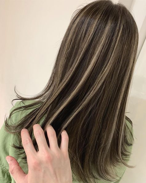 Hair Color Ideas Korean, Korean Hairstyles, Highlights Ombre, Inspo Hair, Hair Color Underneath, Brown Hair Inspo, Hair Color Streaks, Brunette Hair With Highlights, Hair Streaks