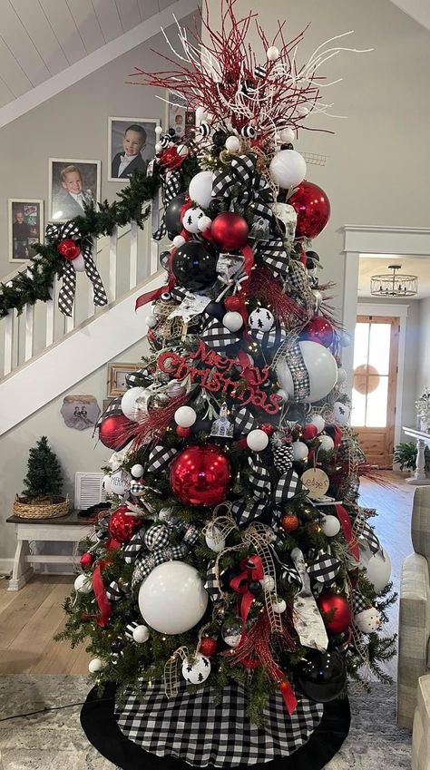 Diy Black And White Christmas Decor, Red Black White Silver Christmas Tree, Red White Black Christmas Decor, Balloons As Christmas Tree Ornaments, Black White And Red Christmas Decor Xmas Trees, Red White And Black Christmas Tree, Red Black And White Christmas Tree, Red And White Christmas Tree Decorations, Red Black Christmas Tree