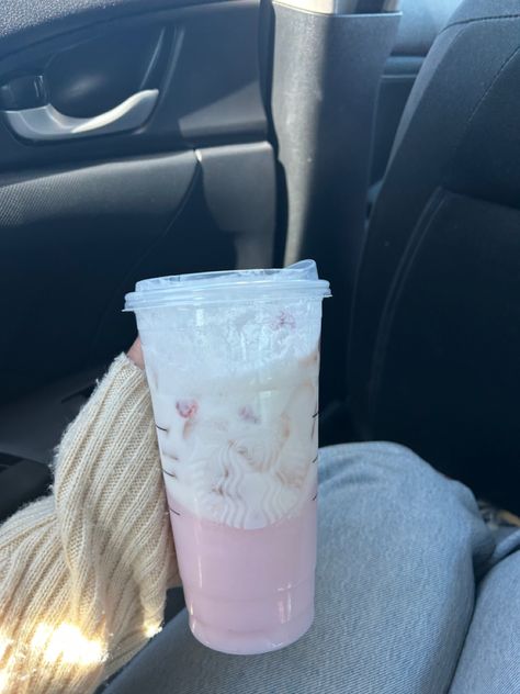 Pink drink starbucks Starbucks Drink Aesthetic, Pink Drink Starbucks, Starbucks Pictures, Starbucks Pink Drink, Drink Starbucks, Unique Tattoos For Women, Quinceanera Pink, Shopping Pictures, Mexican Dessert Recipes