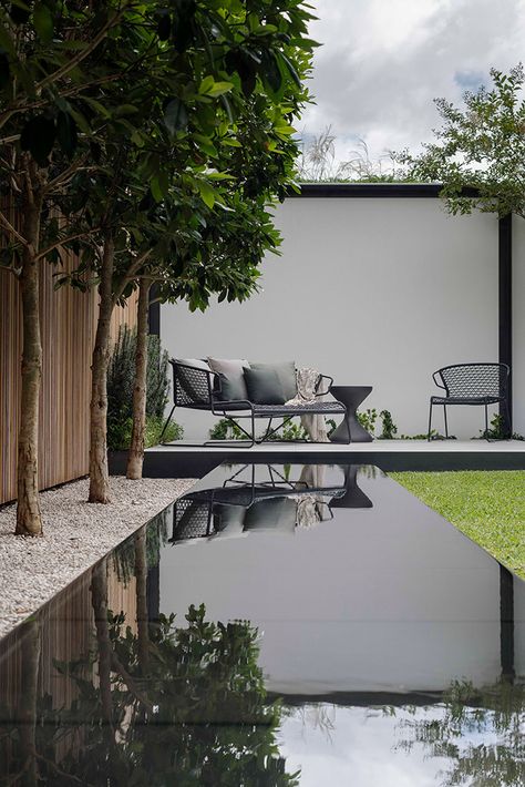 Water Mirror, Dallas House, Home Design Magazines, Custom Planters, Mirror House, Modern Landscape Design, Modern Garden Design, Secret Gardens, Modern Landscaping