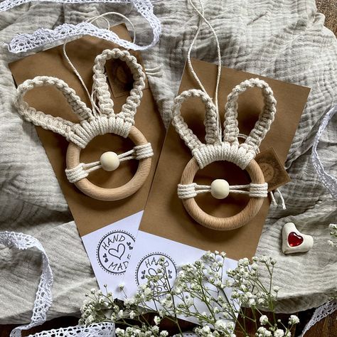 Rabbit Macrame, Bunny Macrame, Easter Macrame, Macrame Easter, Macrame Projects Ideas, Macrame Animals, Macrame Square, Macrame Square Knot, Boho Easter