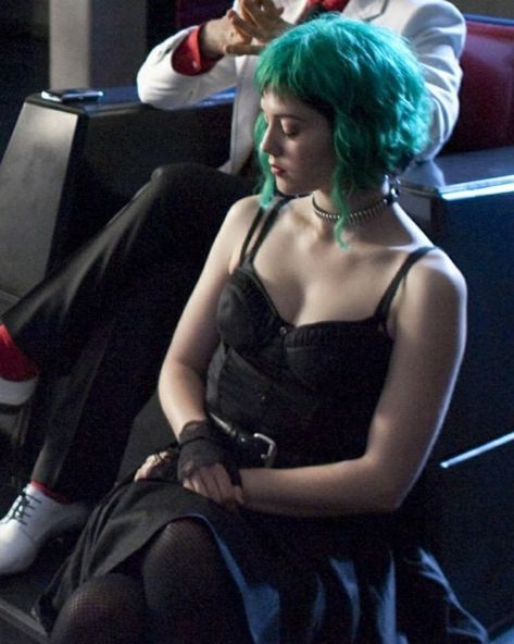 Ramona Flowers Outfit, Green Hair Character, Ramona Flowers Hair, Scott Pilgrim Ramona Flowers, Ramona Flowers Scott Pilgrim, Scott Pilgrim Ramona, Ramona Scott Pilgrim, Mary Winstead, Manic Pixie Dream