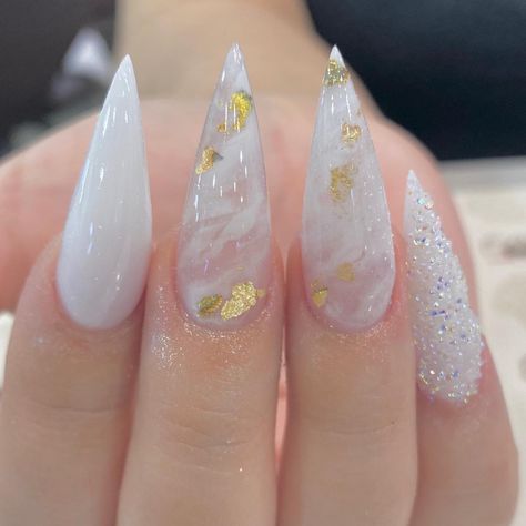 White Pointy Nails Design, Milky White Marble Nails Acrylic, Nails That Look Like Crystals, Smokey White Nails, Staleto Nails Acrylic, White Smokey Nails, Smokey Nails Acrylic, Staleto Nails Long Design, White Fade Nails