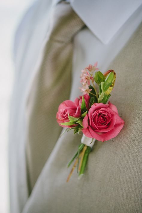 adds color with stems showing Boutonnieres Prom, Wedding Boutonnieres, Pink Weddings, Rose Boutonniere, Hair Flowers, Groom Boutonniere, Boutonniere Wedding, Mini Roses, Flower Ideas