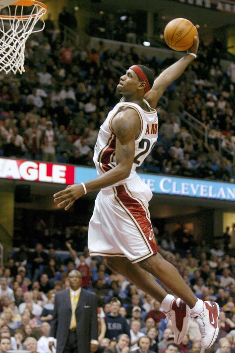 LeBron James wears the Nike Air Zoom Generation in 2003. Lebron James Nike, Lebron James Rookie, Lebron James Wallpapers, King Lebron James, 00s Mode, King Lebron, Basketball Players Nba, Basketball Highlights, Basketball Photography