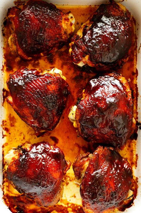 Barbecue Chicken Recipes Oven, Barbecue Chicken Dinner, Barbecue Baked Chicken, Chicken Thighs Bbq, Boned Chicken Thigh Recipes, Baked Barbecue Chicken, Bbq Chicken Thigh Recipes, Oven Baked Bone In Chicken Thighs, Bbq Thighs In Oven