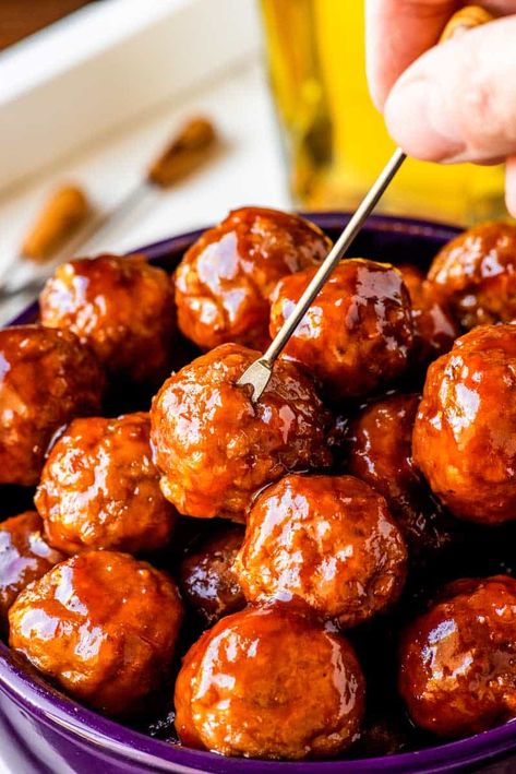 Grape Jelly Chili Sauce, Slow Cooker Cocktail Meatballs, Party Food Meatballs, Jelly Meatball Recipe, Grape Jelly Meatballs Recipe, Heinz Chili Sauce, Jelly Meatballs, Cocktail Meatballs, Grape Jelly Meatballs