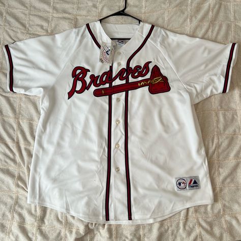 Vintage Atlanta Braves Embroidered Majestic Jersey With Tags. Does Have Some Small Stains (Last 2 Pictures) Could Come Off, Aside From That In Great Condition. Measurements: 27x 32 Vintage Atlanta Braves, Braves Jersey, Braves Shirts, Vintage Atlanta, Jersey Outfit, Atlanta Braves, Atlanta, Red White, Red And White