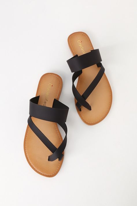 Cute Black Sandals, Classy Sandals, Shoes Classy, Black Flat Sandals, Toe Thong Sandals, Shoes Business, Black Sandals Flat, Sandy Shores, Sandals Flats