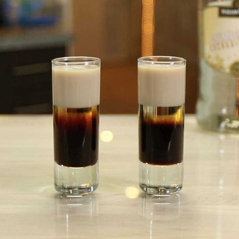 Bust out with this Rattlesnake Shooter if you're looking to blow people's minds with a great coffee liqueur cocktail. Cocktail Party At Home, Smoothie Shots, Slowpoke Rodriguez, Dear Alcohol, Shots Alcohol Recipes, Shooter Recipes, Christmas Drinks Alcohol Recipes, Creative Drinks, Boat Drinks