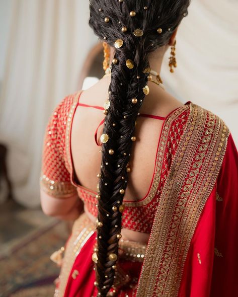 Tag a bride-to-be who would love to go with Braided hairstyle for her wedding❤Here's an inspiration for all brides-to-be who are looking out for beautiful Indian bridal hairstyle with beads ❤ Hairtsylist: @ar_makeupofficial Bride @aeshajeet . . . #hairgoals #hairstylist #hairart #hairartistry #bridalhair #wishnwed #indianwedding #indianbride #indianweddings #indianfashion #weddingfashion #weddingphotography #weddingblog #bridalinspiration #bridaljewellary #indianbridalhairstyle #bridesofins... Hairstyle With Beads, Indian Bridal Hairstyle, Easy Wedding Guest Hairstyles, Sleek Braid, Hairstyle Braid, Hairstyle Bridal, Hairstyle Wedding, Celebrity Bride, Bridal Braids