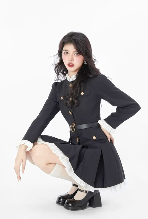 Poses Korean, Whole Body Pose, Coat Character Design, Fem Outfits Aesthetic, Coat Poses, Korean Fashion Chic, Concept Clothing, Aesthetic Fits, Elegant Dresses For Women