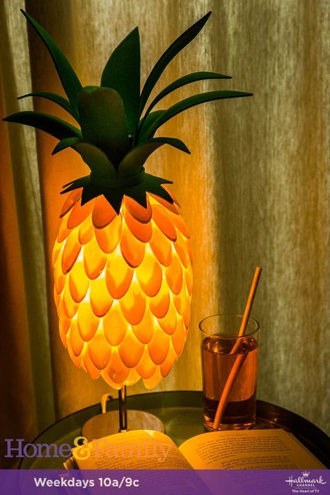 DIY Pineapple Lamp — From Scratch with Maria Provenzano Diy Pineapple Decor, Hawaii Decorations, Pineapple Crafts, Pineapple Lights, Pineapple Kitchen, Diy Pineapple, Pineapple Lamp, Happy Fruit, Diy Recycled Projects