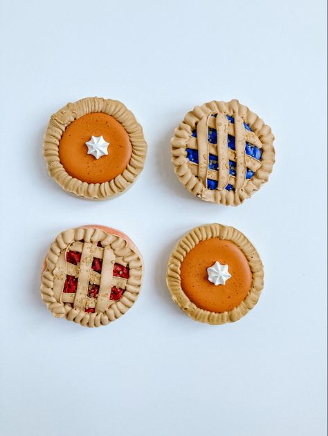 Pie Decorated Cookies, Pie Cookies Decorated, Desert Cookies, Cookie Thanksgiving, Pie Sugar Cookies, Fruit Business, Thanksgiving Cookies Decorated, Pie Birthday, Thanksgiving Baking