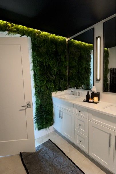 Dark Green Bathroom, Jungle Bathroom, Concrete Kitchen Island, Dark Green Bathrooms, Green Tile Bathroom, Green Bathroom Decor, Guest Bathroom Decor, Black White Bathrooms, Restroom Decor