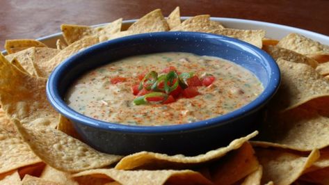 Minimal time and effort go into making this silky, addictive queso dip that melds green chiles, tomatoes, and scallions with your favorite melty cheese. Queso Dip Mexican, Friend Dinner, Queso Cheese Dip, Dip Food, Recipes Spicy, Recipes Cheese, Queso Dip Recipes, Cheesy Dip, Queso Recipe