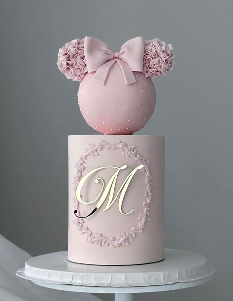 Cake Designs 2024, Minnie Mouse Birthday Cake Ideas, Minnie Mouse Cake Design, Cupcakes Design, Mickey And Minnie Cake, Mickey Cake, Minnie Mouse Birthday Cakes, Candy Birthday Cakes, Minnie Mouse Baby