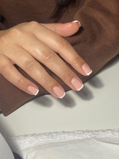 French Tip Gel Nails, Natural Nails Manicure, Gel Nails French, Bridesmaids Nails, April Nails, Prom 2023, French Manicure Nails, Subtle Nails, Simple Gel Nails