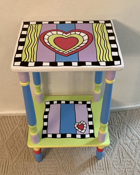 Painted Table Ideas Diy, Table Painting Ideas Colorful, Diy Painted Table, Table Painting Ideas, Funky Tables, Hand Painted Side Table, Funky Coffee Tables, Painted Table Tops, Painted Tables