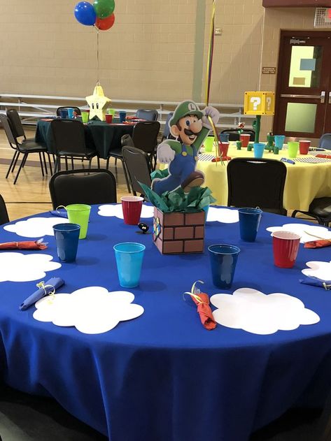 Mario Birthday Party Table Set Up, Super Mario Bros Party Table Ideas, Super Mario Table Centerpieces, Super Mario Birthday Diy, Super Mario Bros Table Decor, Mario Party Table Decor, Super Mario Table Set Up, Mario Birthday Table Decor, Mario Table Decorations