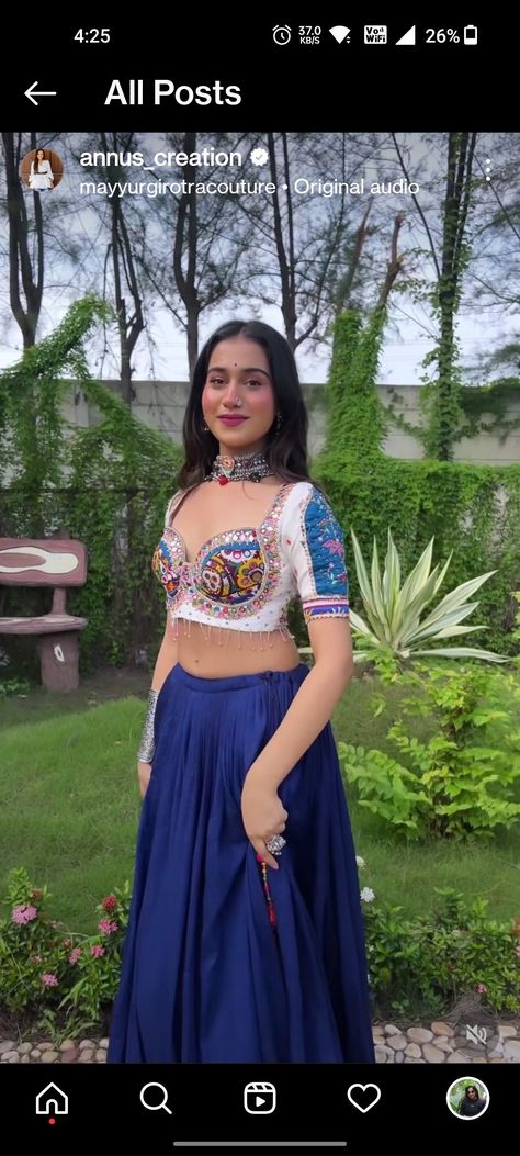 Blue Navratri Outfit, Navratri Choli Blouse Designs Latest, Layered Chaniya Choli, Chaniya Pattern For Navratri, Navratri Chaniya Choli 2023, Blue Garba Outfit, Indowestern Kurti Designs, Dandiya Blouse Design, Navratri Inspired Outfits