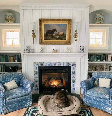 Cozy Winter Fireplace Decorating: Sunday Strolls & Scrolls - The Inspired Room Winter Fireplace, White Rooms, Decor Trends, Trends 2024, Living Room Inspo, Home Decor Trends, House Inspo, House Inspiration, Future House