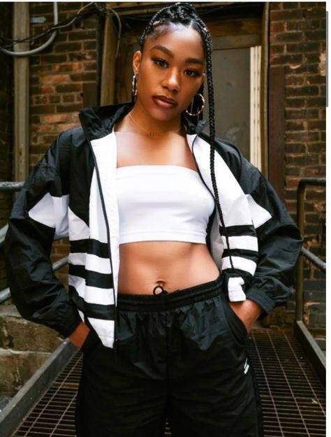 Boxer Alycia Baumgardner is Ready to Go Toe-to-Toe With Fashion | Vogue Alycia Baumgardner, Glittery Outfits, Model Interview, Fashion Vogue, Women Boxing, Long Sleeve Evening Dresses, Go Outdoors, Women Wholesale, Vogue Italia