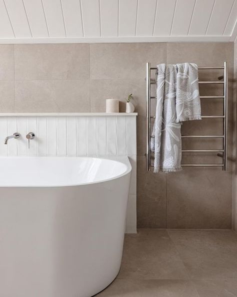 Renovation specialists on Instagram: "Ticked all the boxes in this beautiful renovation. This back to wall bath is a showstopper with this feature nib wall. Beautiful tiles and a place to pop your wine glass calls for relaxing soaking. #ambathrooms #renovation #sydney #bathroominspo #bathroomledge #featuretiles #newbathroom #bathroomdecor #luxury #bathroom #bathroomrenovation #bathroominspiration #bathroomdesign #interiordesigner #bathroomideas #bathroomgoals #bathroomsofinstagram #int Beautiful Tiles, Flip House, Back To Wall Bath, Bathroom Goals, Feature Tiles, Ensuite Bathroom, Flipping Houses, Bathroom Inspo, Beautiful Tile