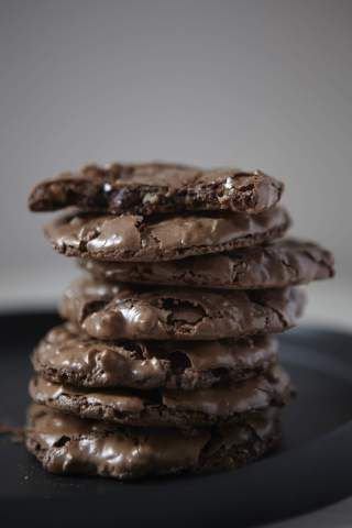 Soft chewy fudgey chocolatey nutty goodness Great American Cookie, Chewy Chocolate Cookies, Cookies With Chocolate, Best Cookies Ever, Fudge Cookies, Funnel Cake, Brownie Cookies, Chewy Cookie, Cookie Desserts