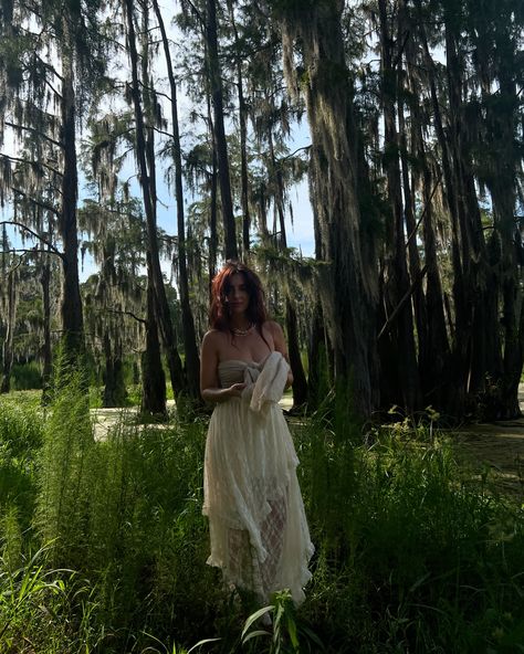 what are you doing in my swamp? Swamp Mermaid Aesthetic, Swamp Goth, Swamp Creature Costume, Swamp Core, Swamp Wedding, Swamp Aesthetic, Swamp Creature, Underwater Photoshoot, Mermaid Aesthetic