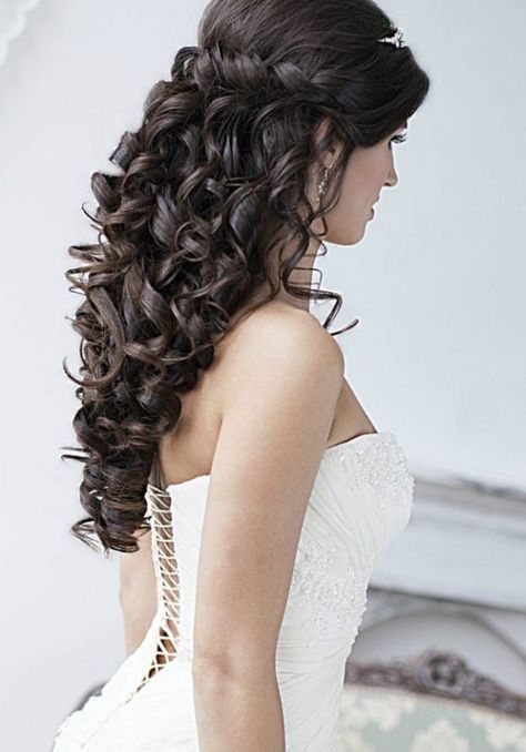 Found on Bing from ezzylynn.com Fancy Looks, Romantic Wedding Hair, Wedding Hairstyles Bride, Quinceanera Hairstyles, Quince Hairstyles, Best Wedding Hairstyles, Long Hair Wedding Styles, Trendy Wedding Hairstyles, Beach Hairstyles