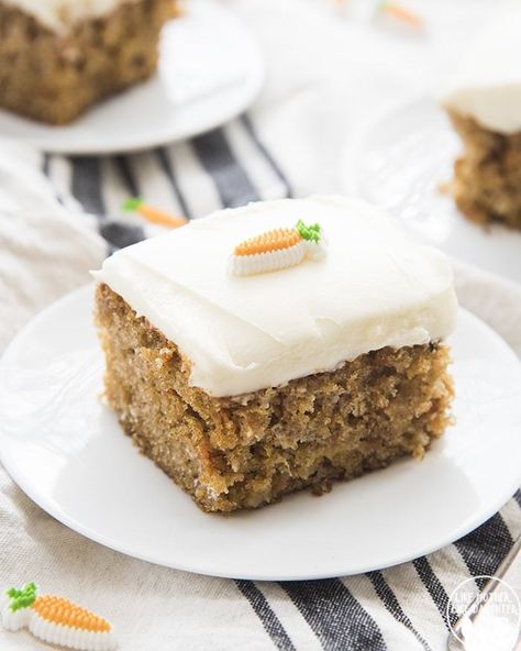 Easy Carrot Cake (in a 9x13 Pan) Carrot Cake With Pineapple, Carrot Cake Recipe Easy, Candied Carrots, Carrot Spice Cake, Spiced Carrots, Moist Carrot Cakes, Easy Carrot Cake, Carrot Cake Cookies, Healthy Carrot Cakes