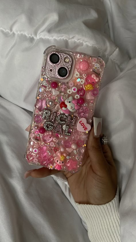 Bling Phone Cases Diy, Bedazzled Phone Case, Diy Phone Case Design, Ipad Essentials, Bling Ideas, Luxury Iphone Cases, Bling Phone Cases, Pink Lifestyle, Stylish Iphone Cases