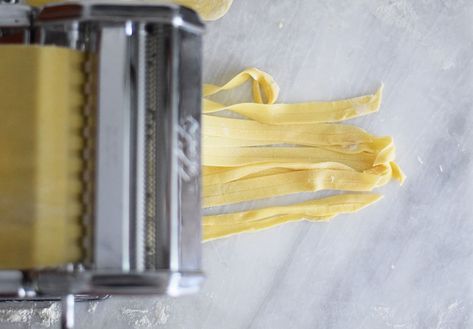 When it comes to making pasta, do the same flours work as you would use for baking? Do some flours not work at all? And is any one type the best? Pasta Flour, Homemade Pasta Recipe, Best Pasta, Homemade Noodles, Making Pasta, Types Of Flour, Pasta Machine, Pasta Dough, Pastry Flour