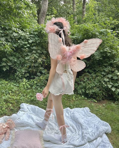 hey sorry i was napping!!! ���🌸🌿🎀🧺🩰 wings & crown are by @stonehartjewelry code "bella" to save!! #fairycore #fairyaesthetic #fairycoreaesthetic #cottagecore #cottagecoreaesthetic #cottagecorefashion #angelcore #coquette #balletcore #selkie fairy aesthetic, cottagecore style, angelcore aesthetic, pink fairy wings, coquette style, balletcore aesthetic, nyc blogger influencer content creator Angelcore Aesthetic Pink, Fairycore Aesthetic Fashion, Angelcore Outfits, Pink Fairy Wings, Balletcore Aesthetic, Faerie Aesthetic, Angelcore Aesthetic, Fairy Stuff, Aesthetic Nyc