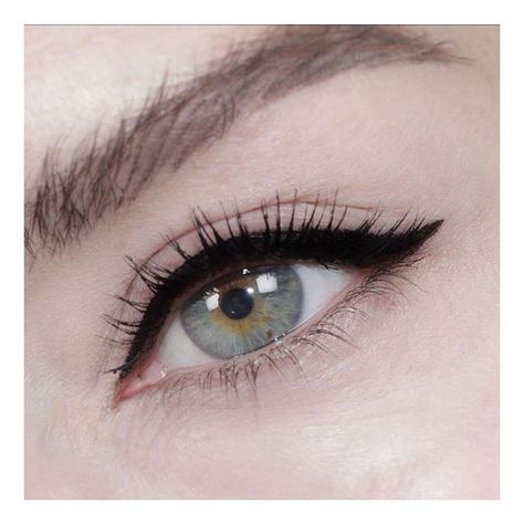 Lover Makeup, Easy Winged Eyeliner, Permanent Makeup Eyeliner, Eyeshadow For Green Eyes, Permanente Make-up, Winged Eyeliner Tutorial, Permanent Eyeliner, Eyeliner For Beginners, Simple Eyeliner