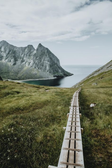 Norway Backpacking, Summer In Scandinavia, Scandinavia Aesthetic, Kvalvika Beach, Norway Camping, Norway Culture, Svalbard Norway, Nordic Nature, Lofoten Norway