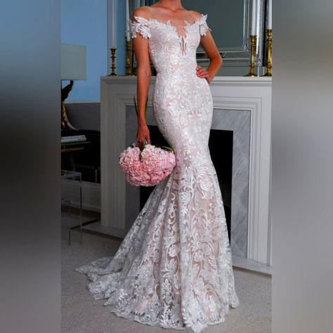 This Beautiful Wedding Gown By Legends From Romona Keveza Is A Stunning Choice For Any Bride-To-Be. The Plunging Neckline And Cap Sleeves Add A Touch Of Elegance, While The Lace Detailing And A-Line Silhouette Create A Classic And Timeless Look. The Dress Also Features A Train For An Extra Touch Of Glamour. The Dress Is Available In Size 10 And Comes In A Beautiful Ivory And Pink Color Combination. The Back Closure Is A Zipper, And The Dress Is Made With High-Quality Lace Material. This Ball Gow Silk Bridal Dress, Romona Keveza Wedding Dresses, Gown Style Dress, Trumpet Wedding Dress Lace, Church Wedding Dress, Strapless Lace Wedding Dress, Lace Mermaid Dress, Pink Color Combination, Beaded Wedding Gowns