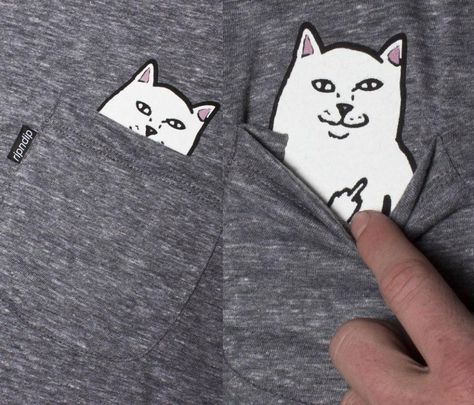 Hidden Cat Flicking You Off In Pocket of T-Shirt Pocket Art, Pocket Cat, Curiosity Killed The Cat, Trendy Logos, Cat Fashion, 자수 디자인, Kawaii Cat, Pocket Shirt, Cat T