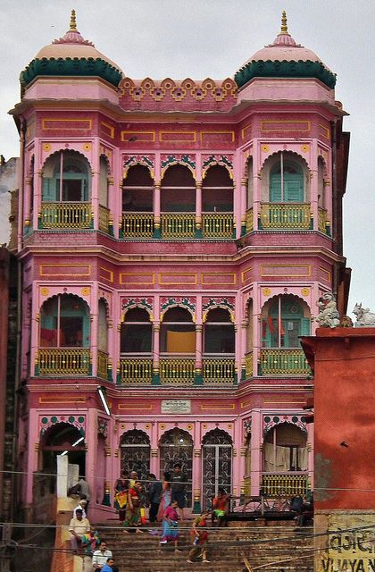 Banares, India    Automatic smile...I find as I get older, I appreciate pink more. Perhaps the Barbie association/trauma with the color is easing? Capital Cities, Goa India, Indian Architecture, Pink Houses, Bhutan, Summer Bucket Lists, Varanasi, Incredible India, Beautiful Architecture