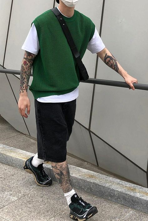 Pullover Vest Outfit, Vest Outfits Men, Outfit Homme, Pullover Vest, Vest Outfit, Cool Outfits For Men, Men Fashion Casual Outfits, Vest Outfits, Casual Street Style