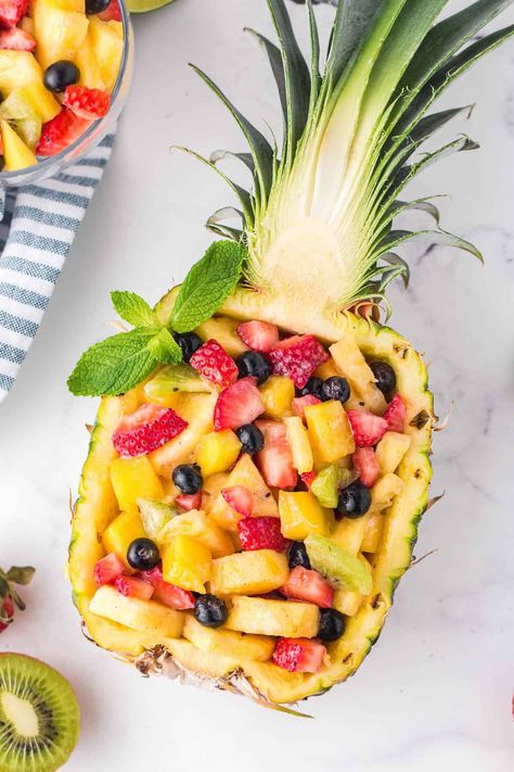 Pineapple Fruit Salad, Salad Presentation, Fruit Salad Ingredients, Cheesecake Fruit Salad, Salads For Kids, Easy Fruit Salad Recipes, Tropical Fruit Salad, Honey Lime Dressing, Pineapple Salad