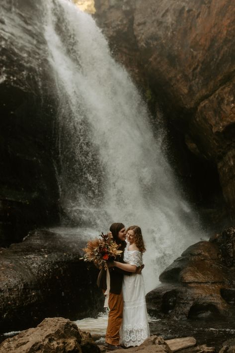 Photo Upper Peninsula Elopement, Pictured Rocks Michigan, Wedding Venues Michigan, Michigan Elopement, Michigan Upper Peninsula, Up Michigan, Michigan Fall, Waterfall Elopement, Sugarloaf Mountain