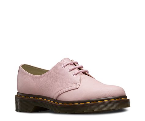 Baby pink Dr Martens - I die! <3 Pink Dr Martens Outfit, Mr Martens, Dr Martens Bag, 1461 Dr Martens, Pink Dr Martens, Martens Outfit, Dr Martens Outfit, Pumped Up Kicks, Leather Oxford Shoes